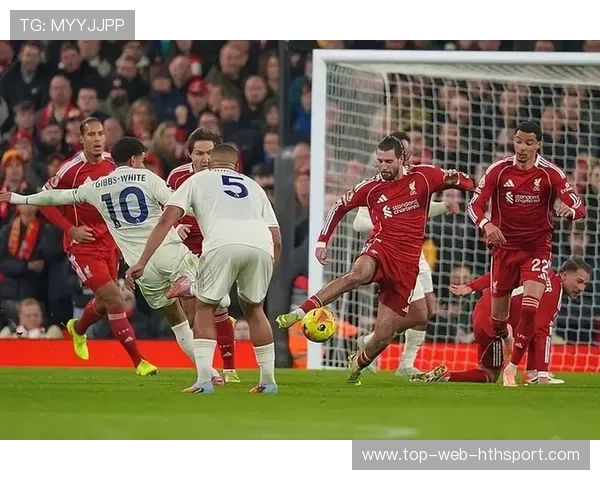 利物浦外围远射连发,阿诺德稍稍打高